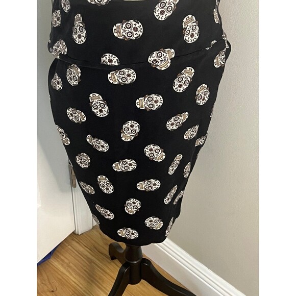 Torrid scull fold over skirt - Picture 1 of 3